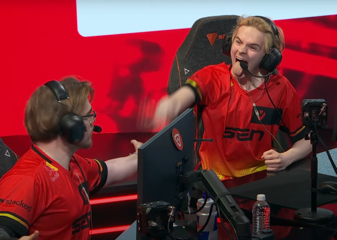 RocketBullets's tweet image. someone finally matched Zellsis' freak, and the man is terrified