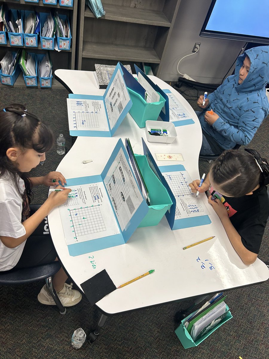 mrspachecx's tweet photo. Students had a blast plotting points and strategizing in Don’t Sink My Ship! Learning through games makes understanding coordinates even more fun! #MathInAction @HumbleISD_JFE @HumbleElemMath https://t.co/ac5UG0omaV