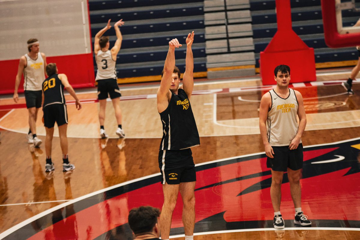 Gettin’ our work in

#FollowTheHuskies