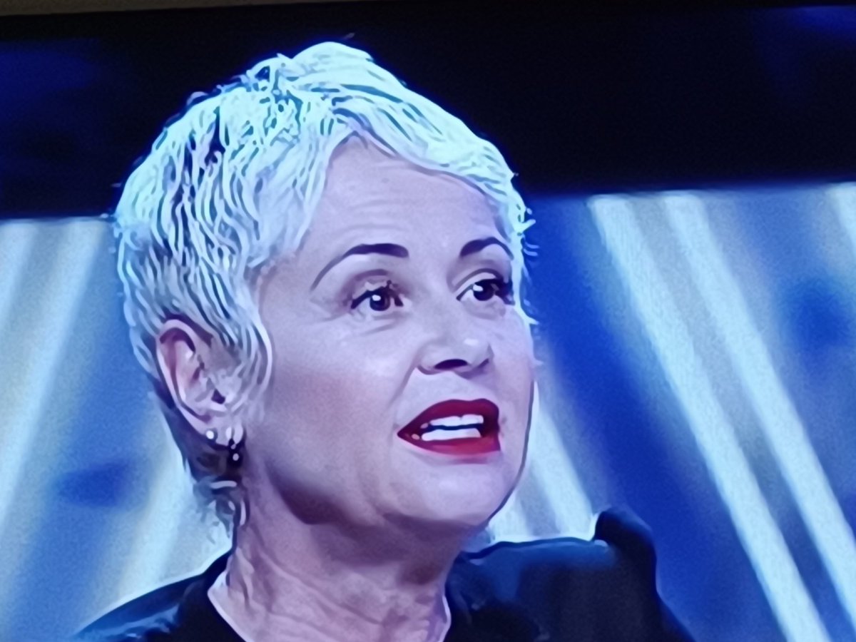 Preciosa por dentro y por fuera  <a href="/estherarroyo_/">Esther Arroyo</a>  #DeViernes