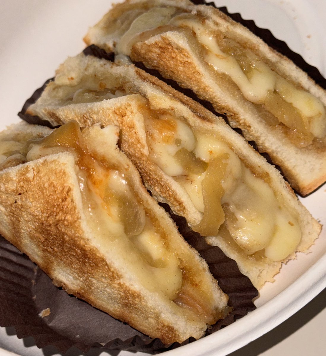 치즈애플 파니니
미친맛이야..