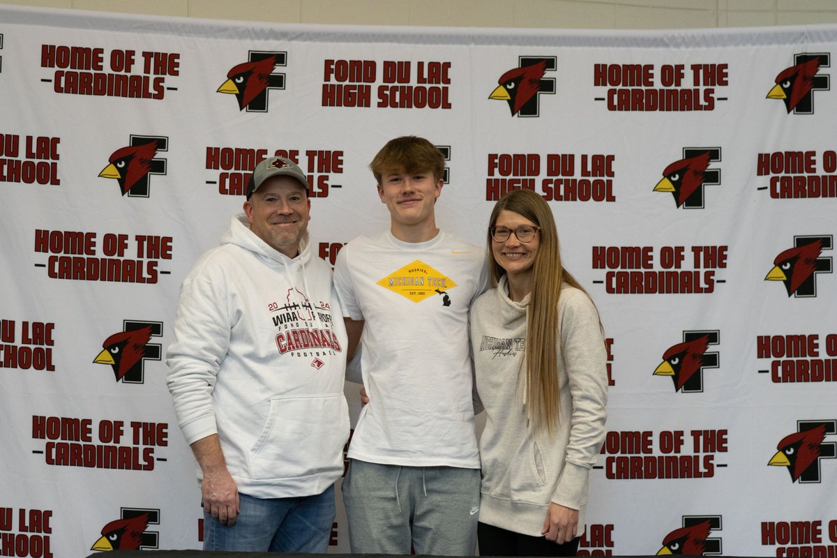 Hunter King tweet media