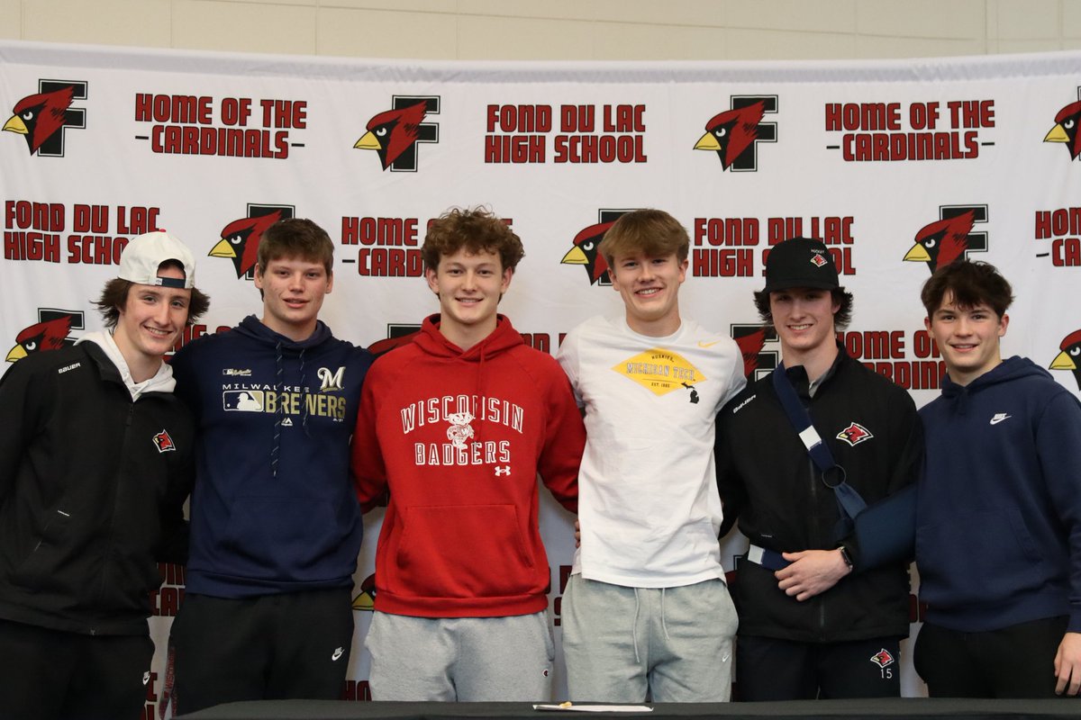 Hunter King tweet media