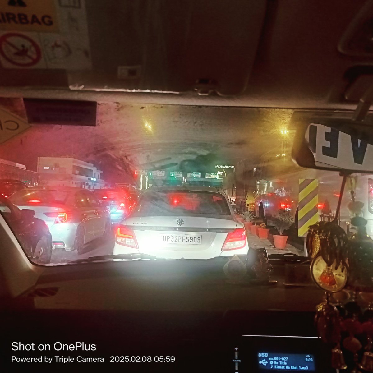 ashish20in's tweet photo. Upgrade all ur toll plaza machines. So outdated! Pathetic, specially during mahakumbh. #nhai #trafficjam #morth https://t.co/L19wu9dmrJ