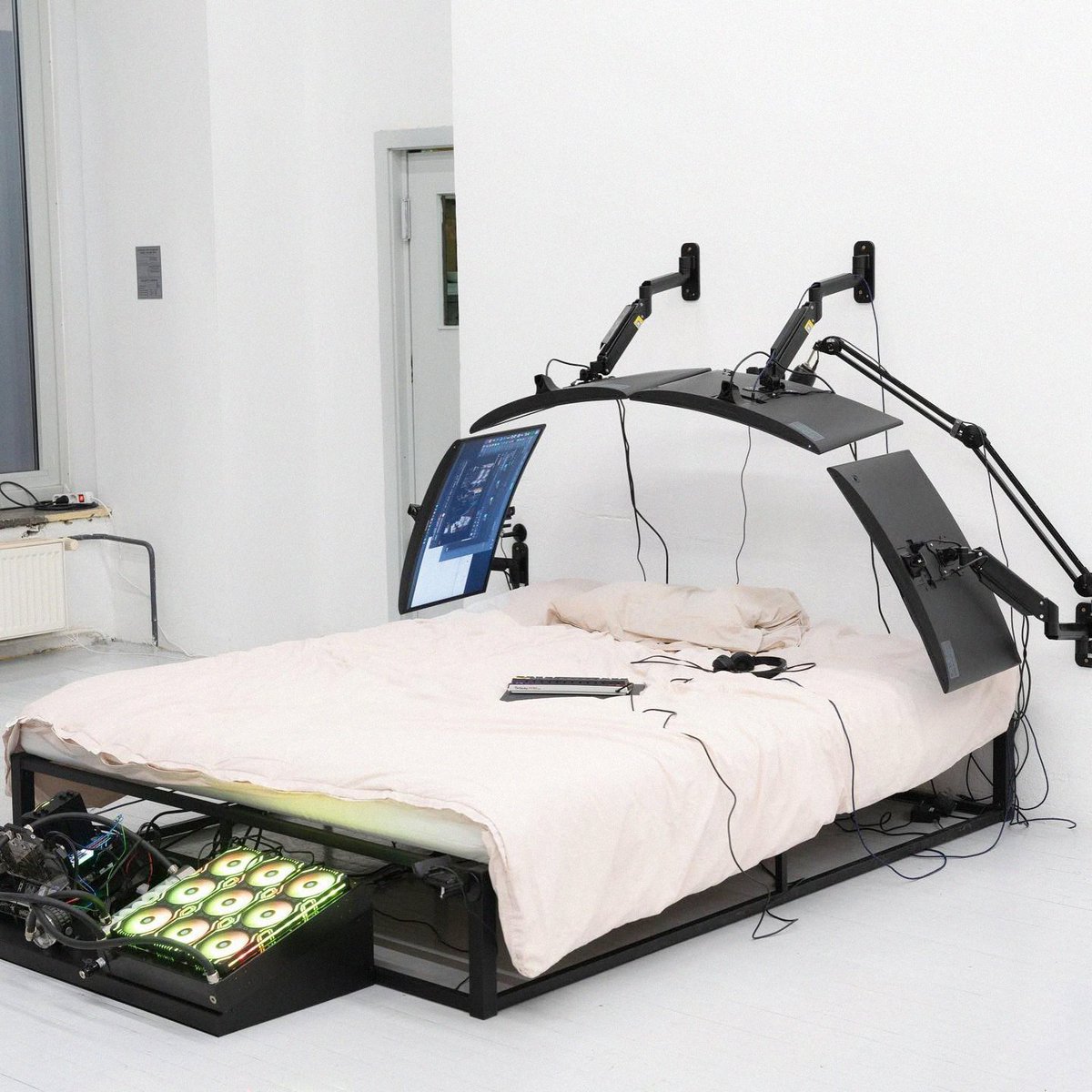 blankspac_e's tweet photo. Bed PC, Filip Kostic (2021) https://t.co/xAxS8f867x