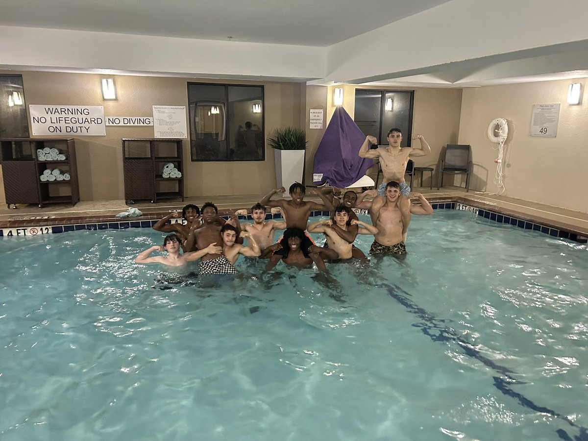 versprille31's tweet photo. Blue Tide wrestling getting in some team bonding the night before sectionals! #hightidewarning https://t.co/JcDtwNKh8P