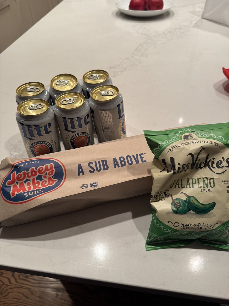jdmcgowan12's tweet photo. Does it get any better than this? #LANK https://t.co/LpRU6vLEE1