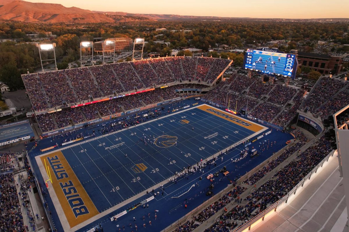 Blessed to receive an offer from Boise State <a href="/Coach_SD/">Spencer Danielson</a> <a href="/DwashBSU/">Demitri Washington</a> <a href="/JabrilFrazier/">Jabril Frazier</a> 

<a href="/CoachDJohnson23/">Coach Derrick Johnson</a> <a href="/Coach_Cue/">Coach Sean Cué</a> <a href="/MVNighthawkFB/">NIGHTHAWK FOOTBALL</a> <a href="/GregBiggins/">Greg Biggins</a> <a href="/adamgorney/">Adam Gorney</a>