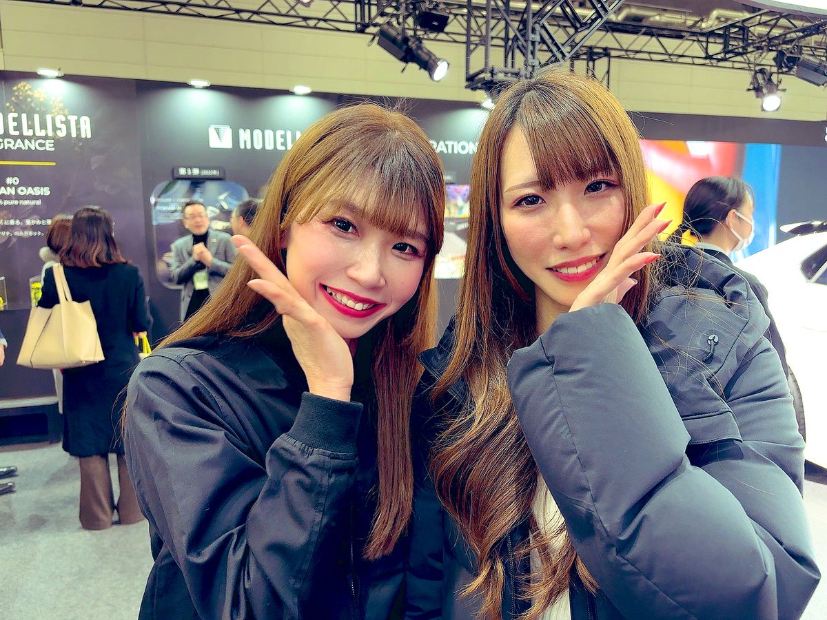 ami_naito820's tweet photo. オートメッセ2日目の朝です。
雪まじりのお天気ー☃️
告知してないにもかかわらず、チェキとかドリンクとか差し入れありがとう✨

ブースで販売中のモデクマちゃん🧸！
可愛くて私も購入しました🩷

#オートメッセ  #大阪オートメッセ  #OAM2025  #モデリスタ https://t.co/xiwIlnaoWF