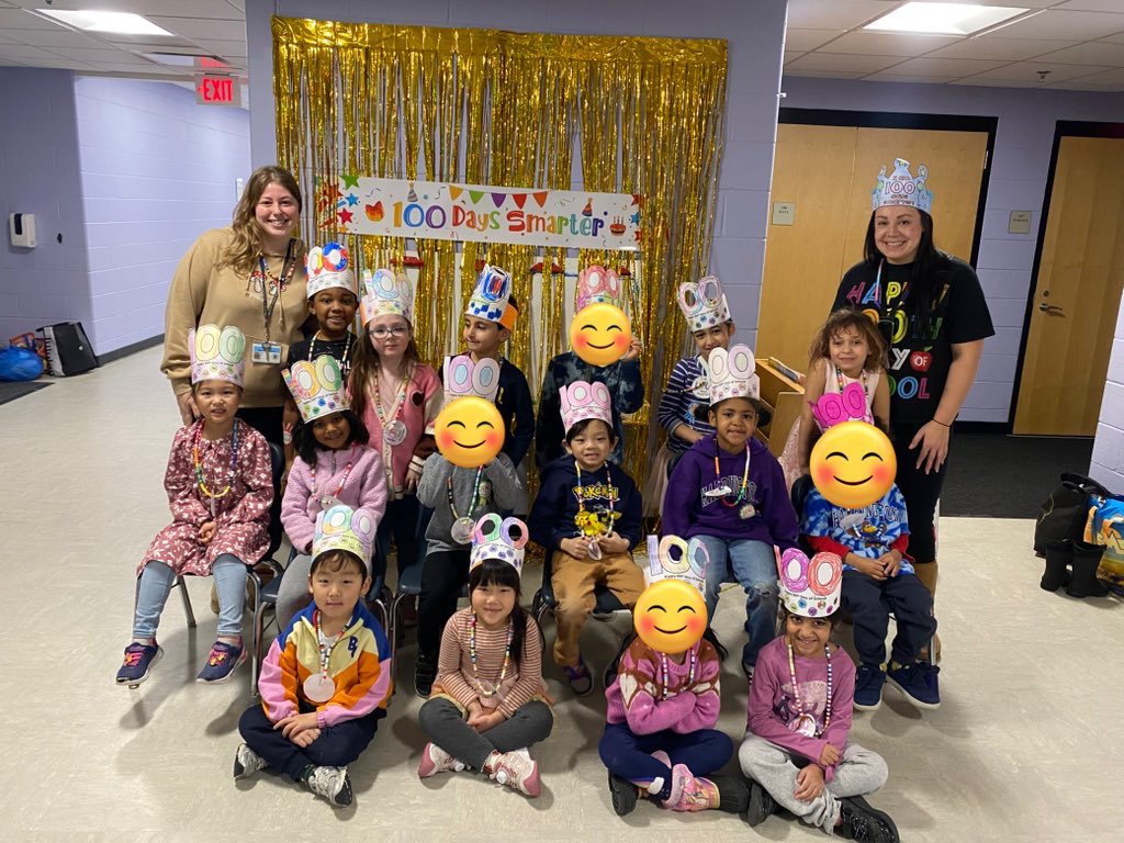 ms_vento12's tweet image. Happy 100th day from Kindergarten!! 🥳🥳🥳 @mskilty