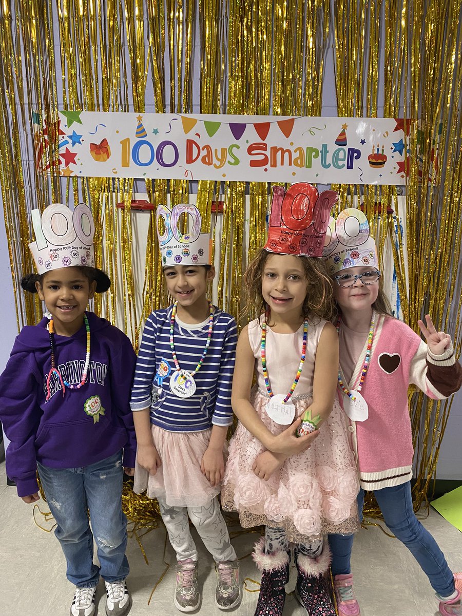 ms_vento12's tweet image. Happy 100th day from Kindergarten!! 🥳🥳🥳 @mskilty