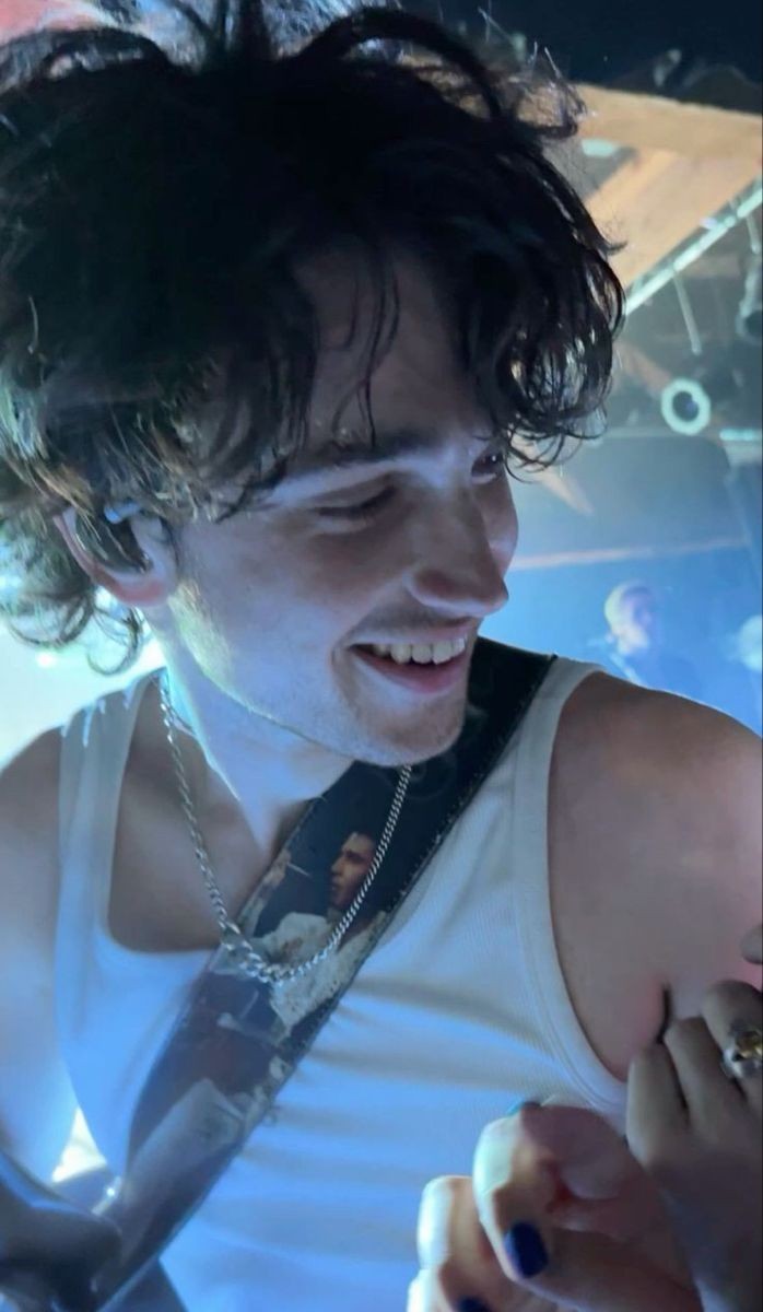 best of elijah hewson (@dailyhewson) on Twitter photo 