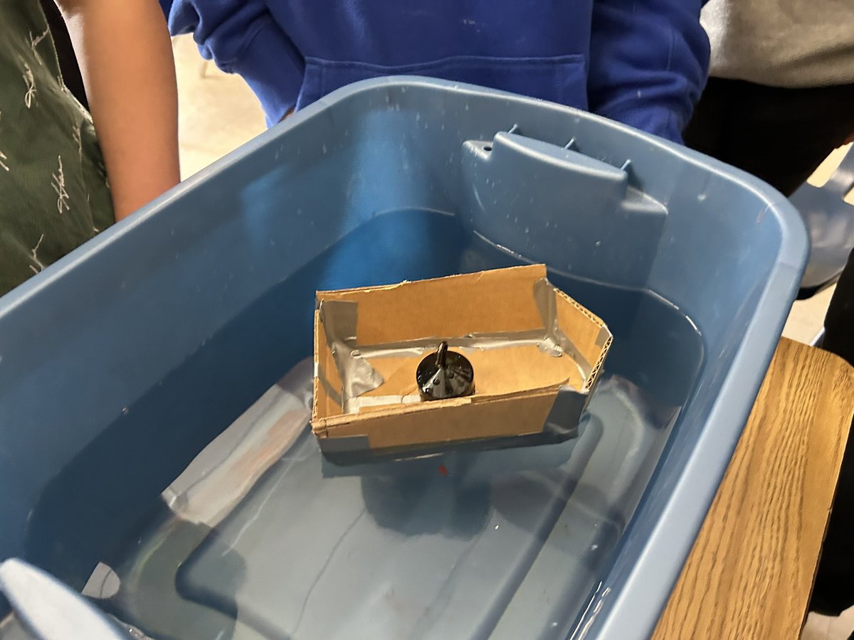 My favourite time of the year! Cardboard boat building. Ss made their scale models of their designs today. Our big models start Monday 🚤 
<a href="/GEDSB/">Grand Erie District School Board</a> <a href="/GreenbrierScho1/">Greenbrier School Grand Erie DSB</a>