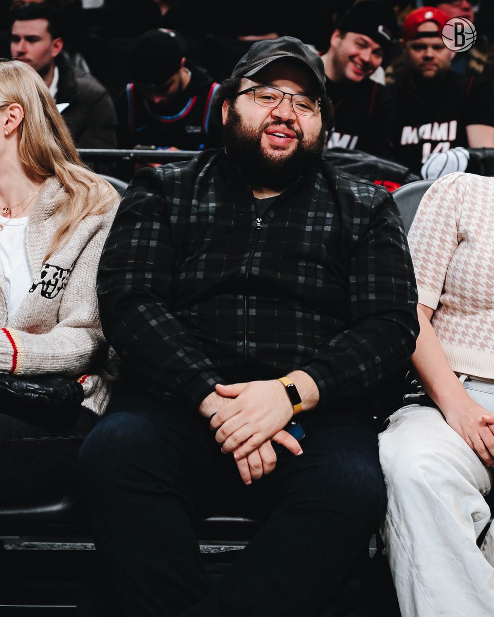 Dylan's outie enjoys hoops.

Good to see you, <a href="/zachcherrygmail/">Zach Cherry</a>!!