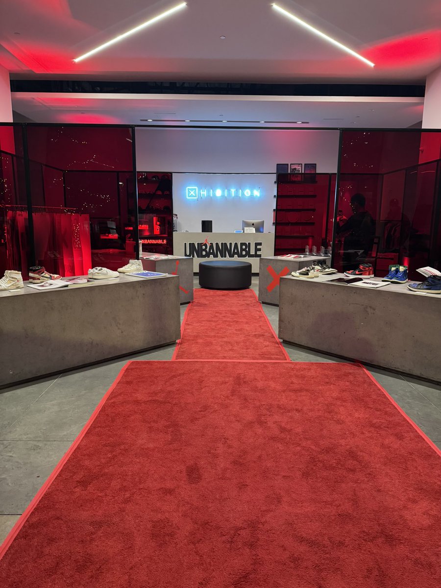 ComplexSneakers's tweet image. The NBDH launch of the “Bred” Air Jordan 1 is upon us. Here’s a look at the activation at  @XHIBITION_