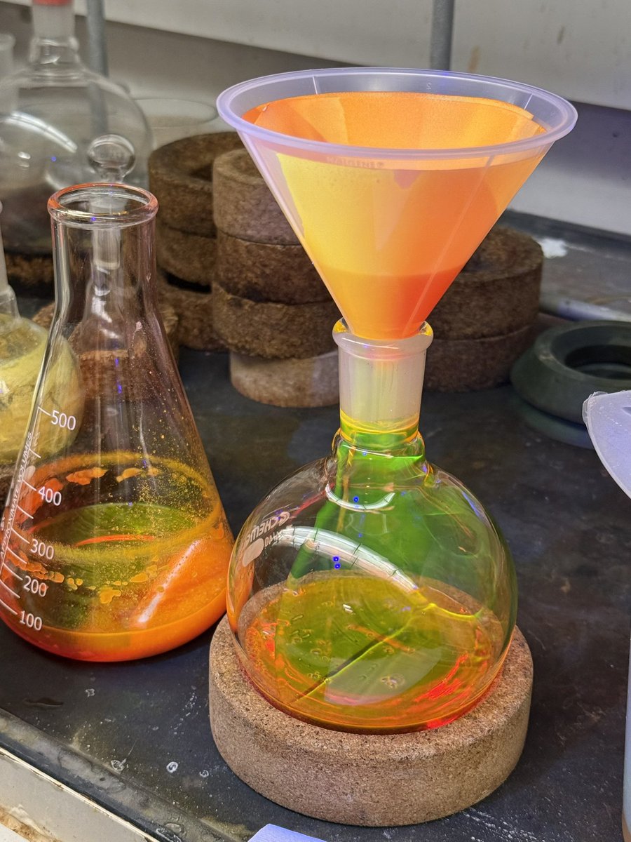 AlxRbb's tweet photo. Peter saw this BODIPY from the hallway and proceeded to run into lab and give us the “this is why we do this - pretty colors!” speech

#postdoc week: 45 https://t.co/6rBW0h89p1