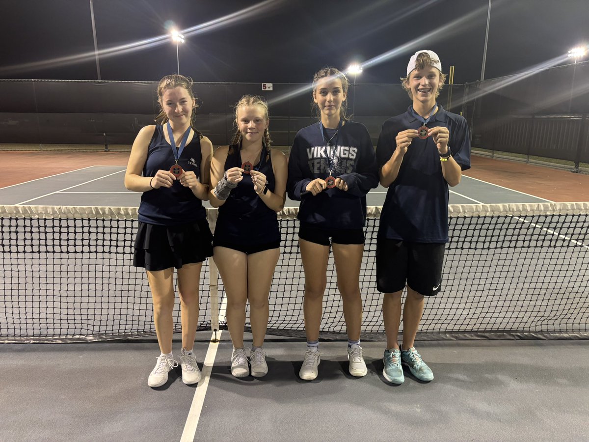 Madisonville Varsity Tournament 🎾

🏆: Bo Warren, BS

🥉: Eva Bradley / Ali Neideffer, GD

Cons Champ: Maddie Ward, GS