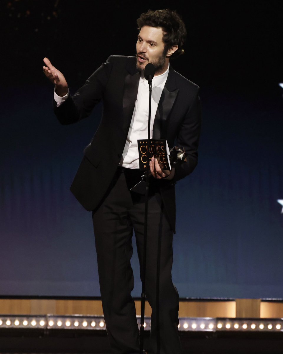 eentertainment's tweet image. Sisters 🤝 Hot Rabbi #CriticsChoiceAwards #NobodyWantsThis