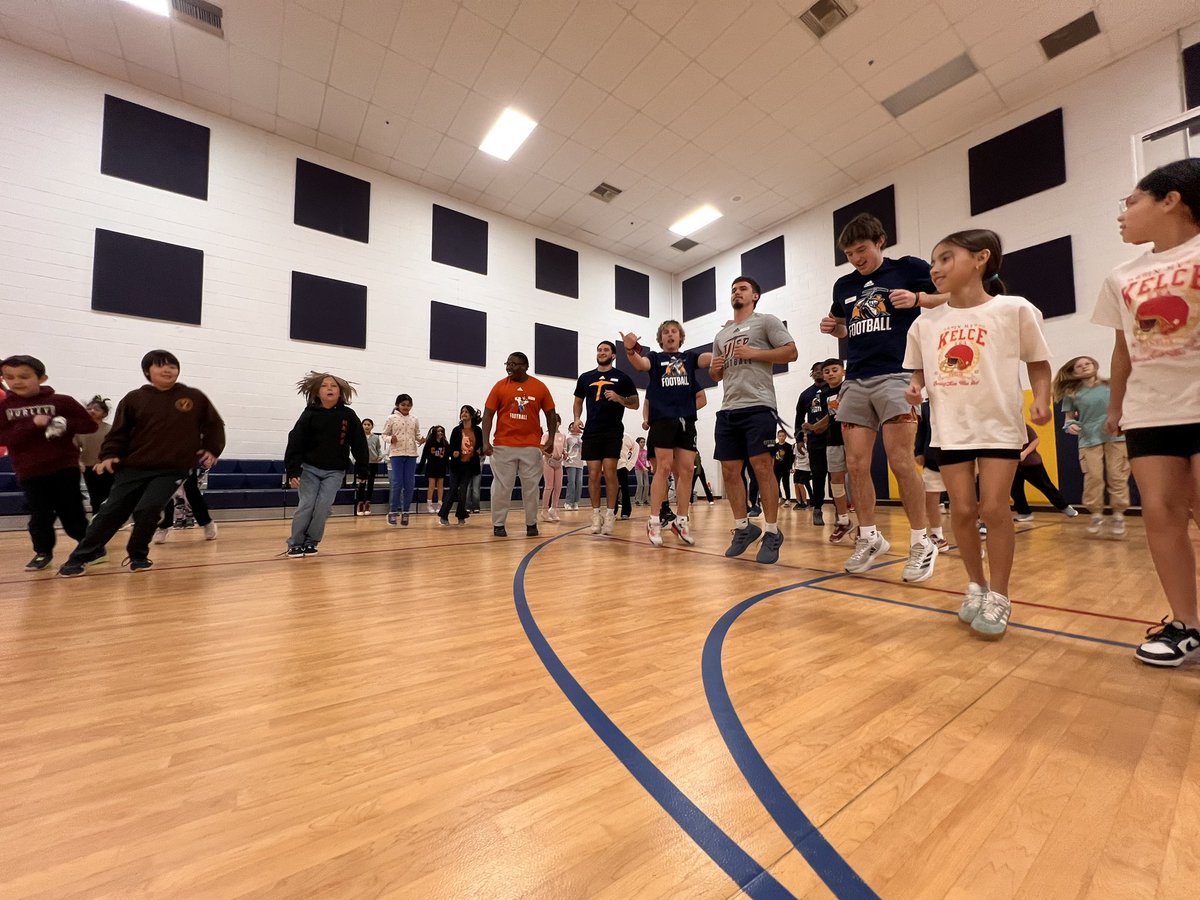 Our guys had a blast at Lundy Elementary today! 

#PicksUp | #UnityIsTheSecret