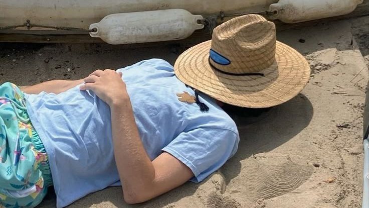 LOULIVIA AU 

dónde a Louis le proponen un reto que para el parece lo más fácil del mundo 

o

dónde Olivia se enamora de su amigo de la infancia y compañero de curso