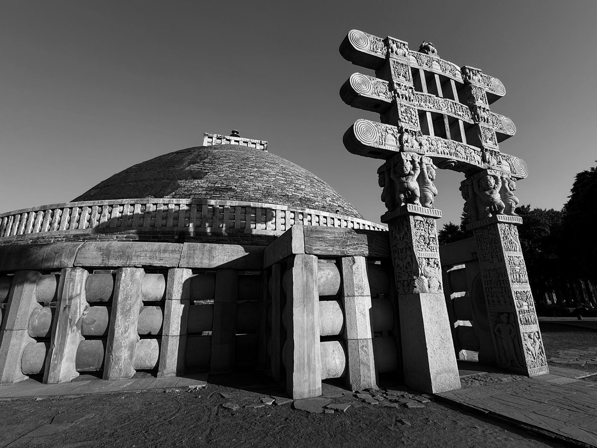 builthistories's tweet photo. Views of Sanchi Stupa, 3rd Cen BCE onwards. Originally built by Ashoka, but most noticeable additions were done during 2nd Cen BCE during Satvahana and Gupta period. 

#sanchi #sanchistupa #worldheritage #madhyapradesh #mptourism #archaeology #asi #monumentsofindia https://t.co/68X8KqADW5