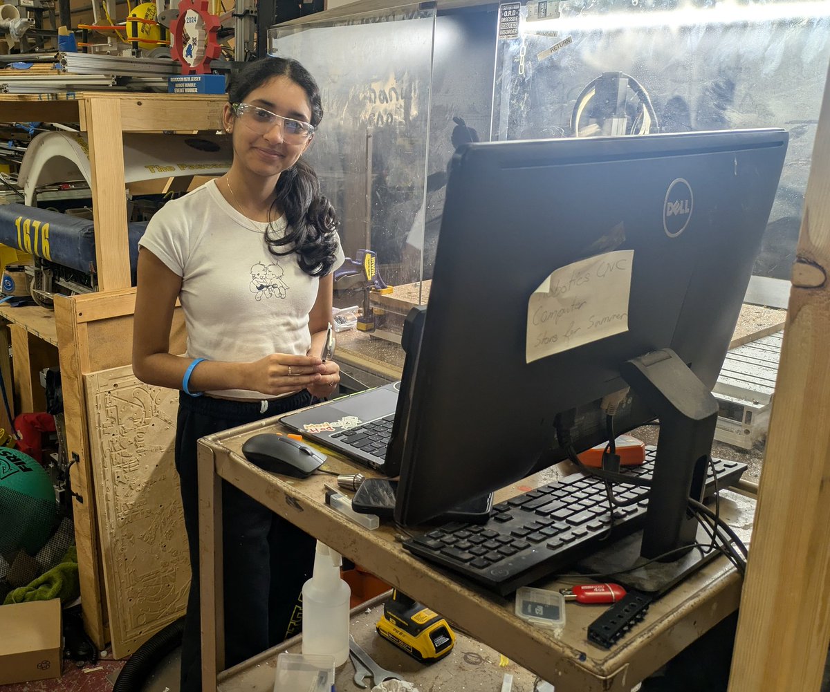 FRCTeam1676's tweet image. Just another @REVrobotics Friday night. 💛🖤 @FIRSTweets @FRCTeams @FIRSTMidAtl @pvrhsd @PascackValleyHS @pascackhillsnj #omgrobots