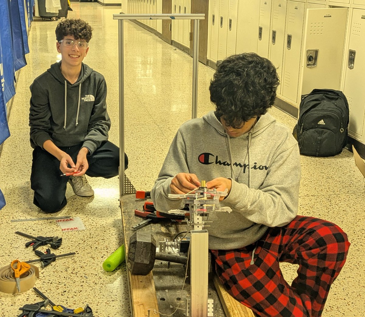 FRCTeam1676's tweet image. Just another @REVrobotics Friday night. 💛🖤 @FIRSTweets @FRCTeams @FIRSTMidAtl @pvrhsd @PascackValleyHS @pascackhillsnj #omgrobots