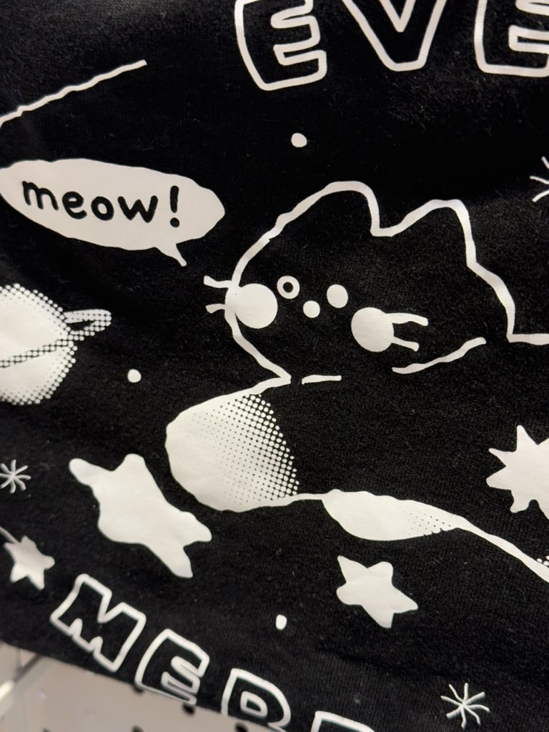 고양이 덕후 필수템 야옹 코지 티셔츠..!

화이트는 1개 남았어요!