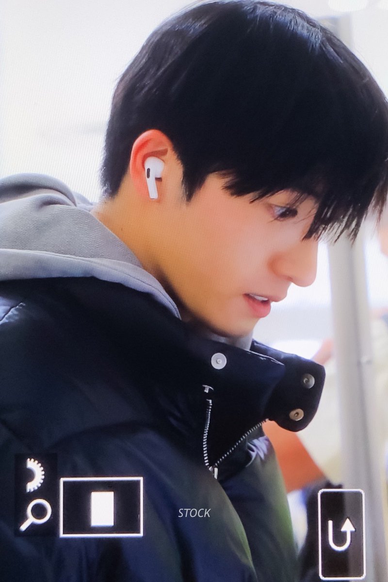 250208 HND 

🐰✌🏻

#시영 #박시영 #シヨン
#얘가_우리토깽이임