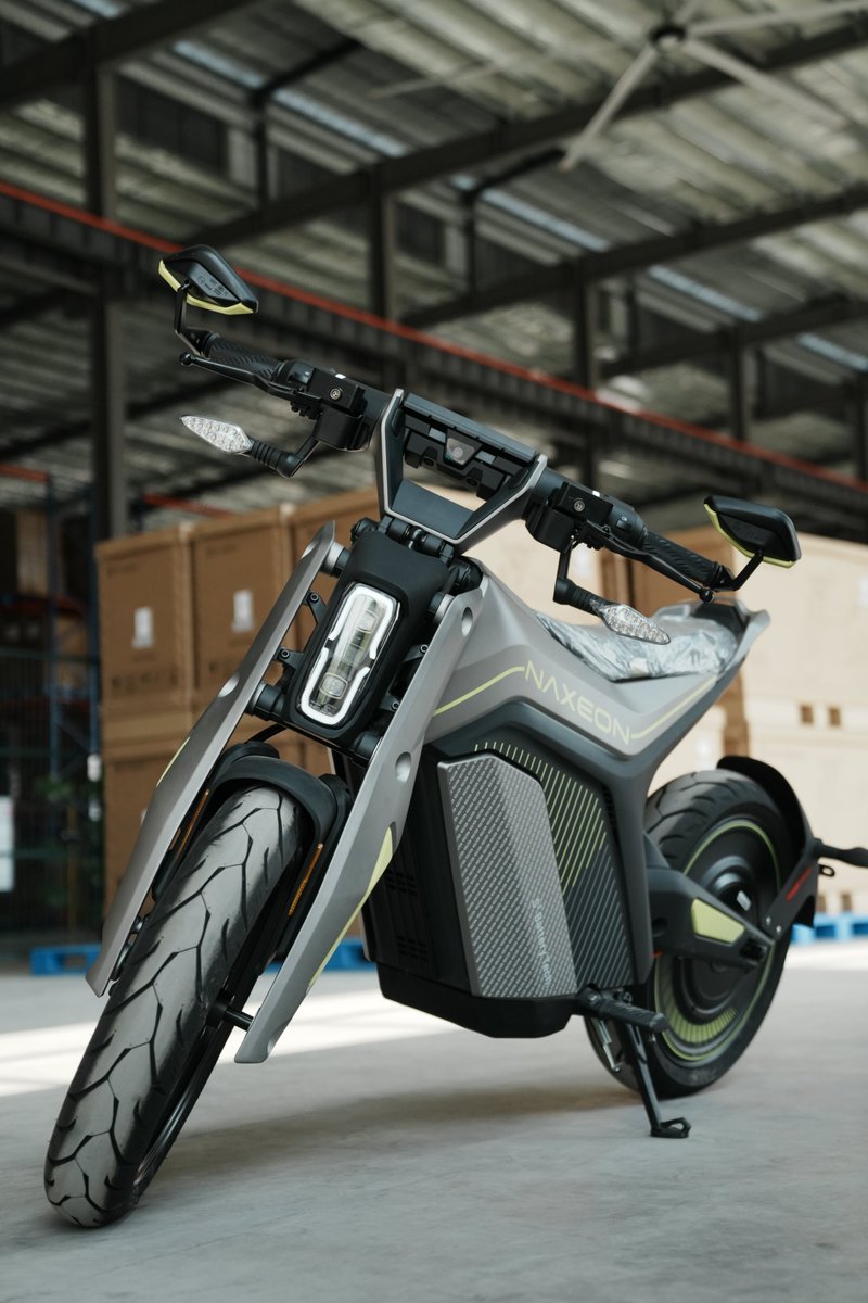 ZBMotorcycle's tweet image. 🚀 Hey riders! Hope you’re all geared up for an electrifying ride! ⚡️ Meet NEXEON, our cutting-edge electric motorcycle built for power, style, and sustainability. 🌍🔋 Ready to ride the future? Let’s hit the road! 🏍💨 #NEXEON #RideTheFuture #ElectricRevolution