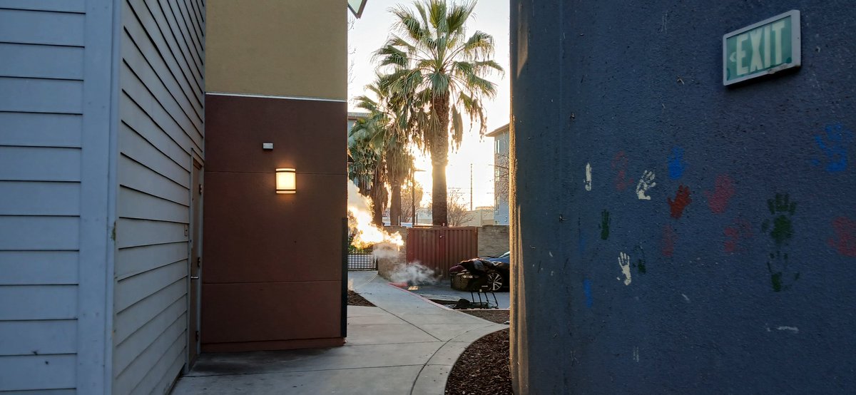 jlints58's tweet photo. #inkMine #Weekend #haiku #poetsoftwitter #poetrycommunity #WritersofTwitter #WritingCommunity

Back to the wall, #twist,
light attracts something greater,
someone could be you. https://t.co/dXsDktdMUp