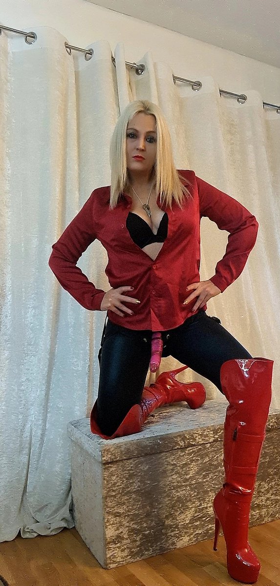 EllaJo_chasgod's tweet image. Locked away, not able to play
Denied in Chastity for another day 
But don't worry my beta boy
Still lots of fun with my new toy
Now lube it up, make it Slide
On your knees and open wide 🔥😈