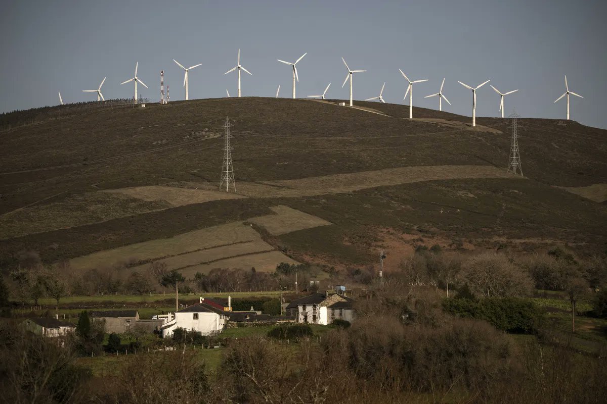 Zoe Schneeweiss (@zschneeweiss) on Twitter photo Spain’s rural areas are backing wine over wind farms bloomberg.com/news/articles/… via <a href="/Thomgua/">Thomas Gualtieri</a> Spain’s rural areas are backing wine over wind farms bloomberg.com/news/articles/… via <a href="/Thomgua/">Thomas Gualtieri</a>