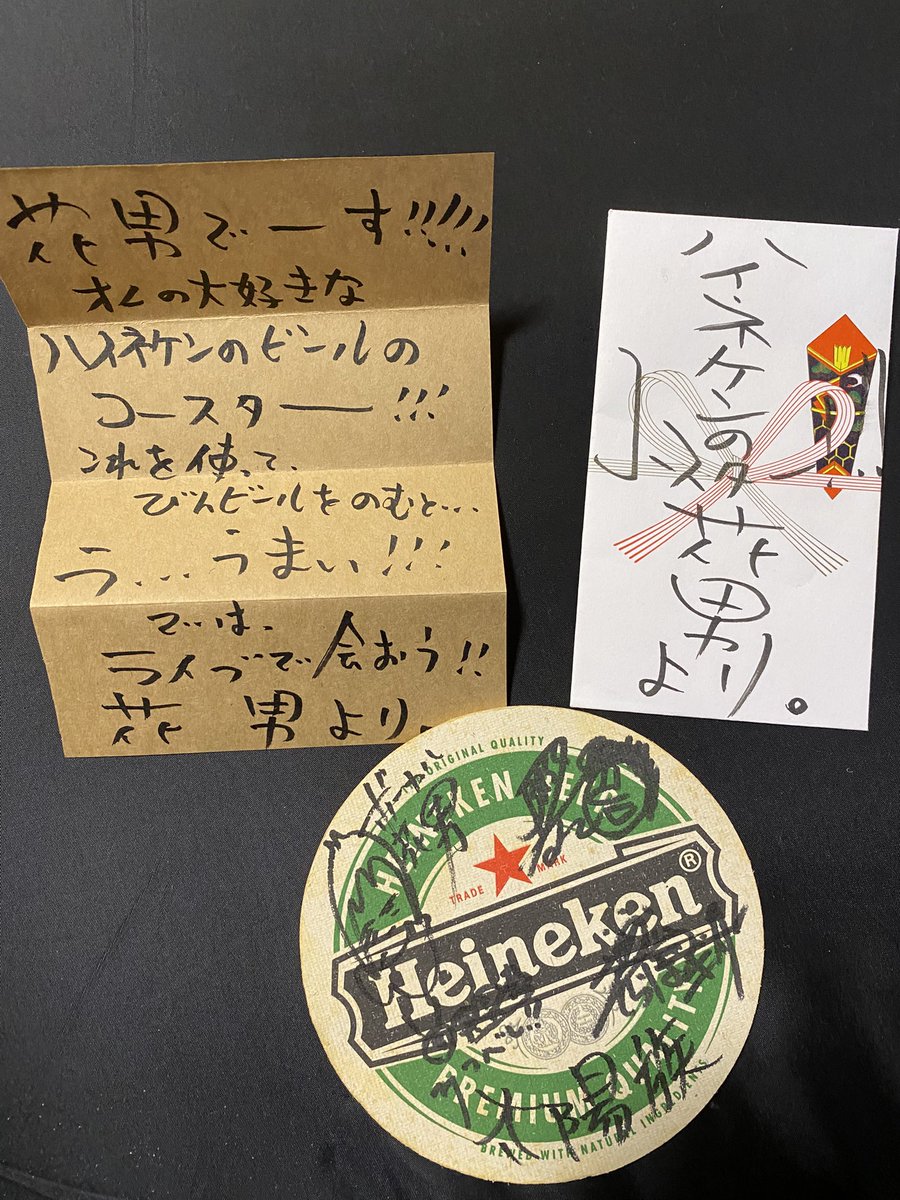 usaneBBA's tweet photo. 片付けしてたら、太陽族の(多分)福袋に入ってたやつ発掘した。花男の手紙も綺麗に残ってた。

当時自分は高校生で何かのラジオの観覧で『なんで髪がピンクなの？』って質問した女の子だよ。覚えてるかな。私はずっと覚えてる忘れない。青春ありがとう。 #太陽族 https://t.co/HzBITcXXnQ