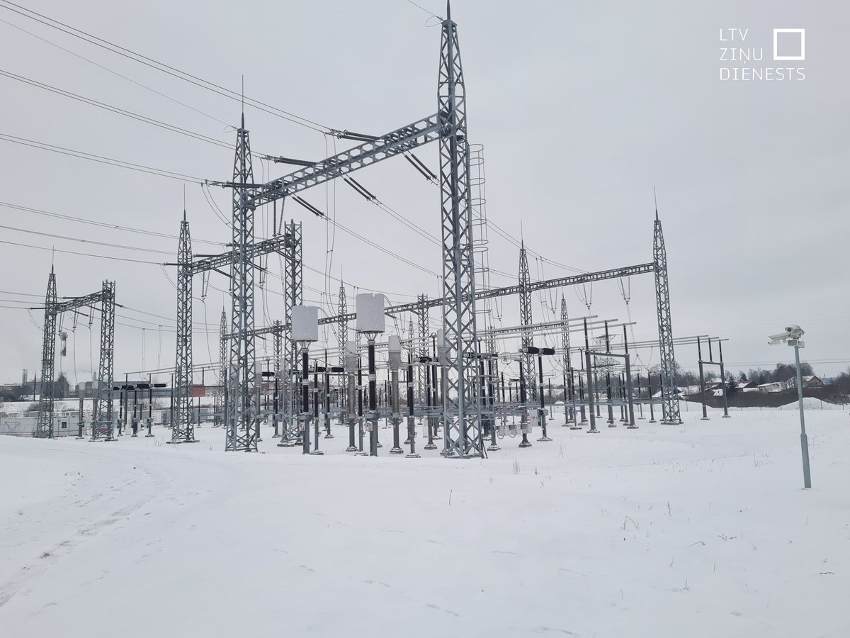 ltvpanorama's tweet photo. Baltijas valstis ir sekmīgi atslēgušās no Krievijas un Baltkrievijas no vienotā elektrotīkla jeb BRELL un uzsākušas kopīgu izolētās darbības testu. 

Baltijas elektroenerģijas sistēmu sinhronizācija ar Kontinentālās Eiropas sinhrono zonu ir plānota 2025. gada 9. februārī. https://t.co/Vz5yLjL1Wj