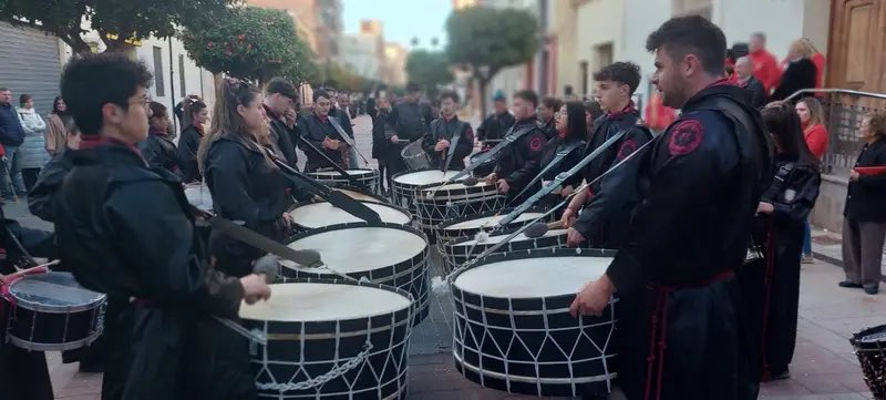 🥁 Hui a les 10: 00 hores comencen els actes de la XV edició del Dia del Tambor amb la presència de tamboriners de 15 agrupacions procedents de 7 províncies i més de 500 participants organitzat per l'Associació Cultural Tamborileros d'Hellín a Moncada.