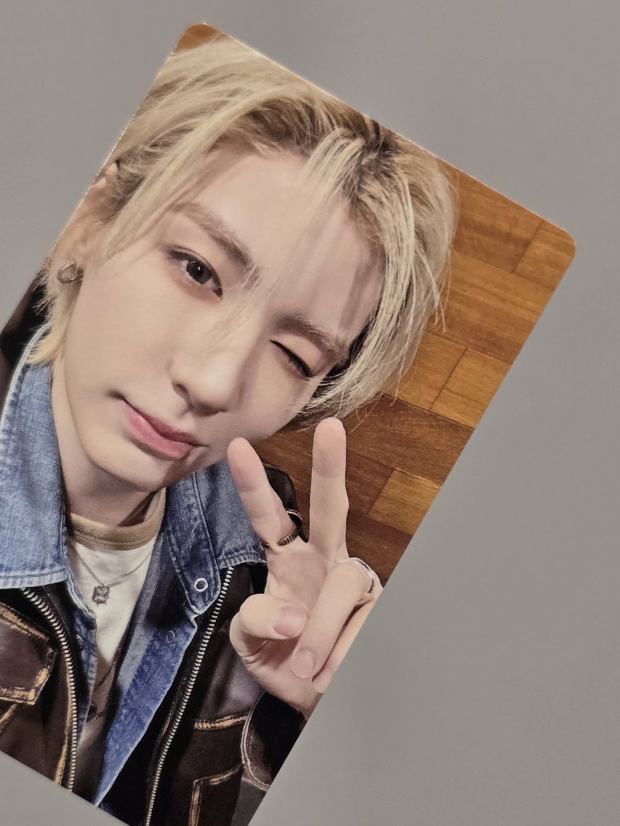 lia tweet media