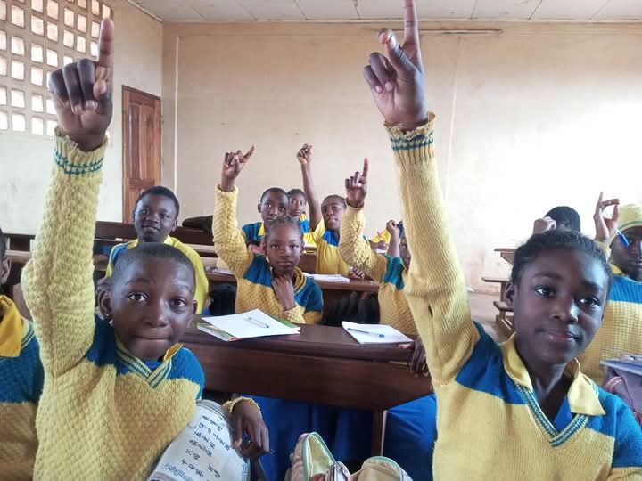 Wesad_Cameroon's tweet photo. @Wesad_Intl 
We had an amazing welcome session with our new GLOW girls, sharing visions, inspired leadership discussions, brainstormed initiatives, and empowering our communities. Their enthusiasm was contagious. We're excited to see the impact we'll create together
 #GLOWClub https://t.co/ejzt7ySpH6