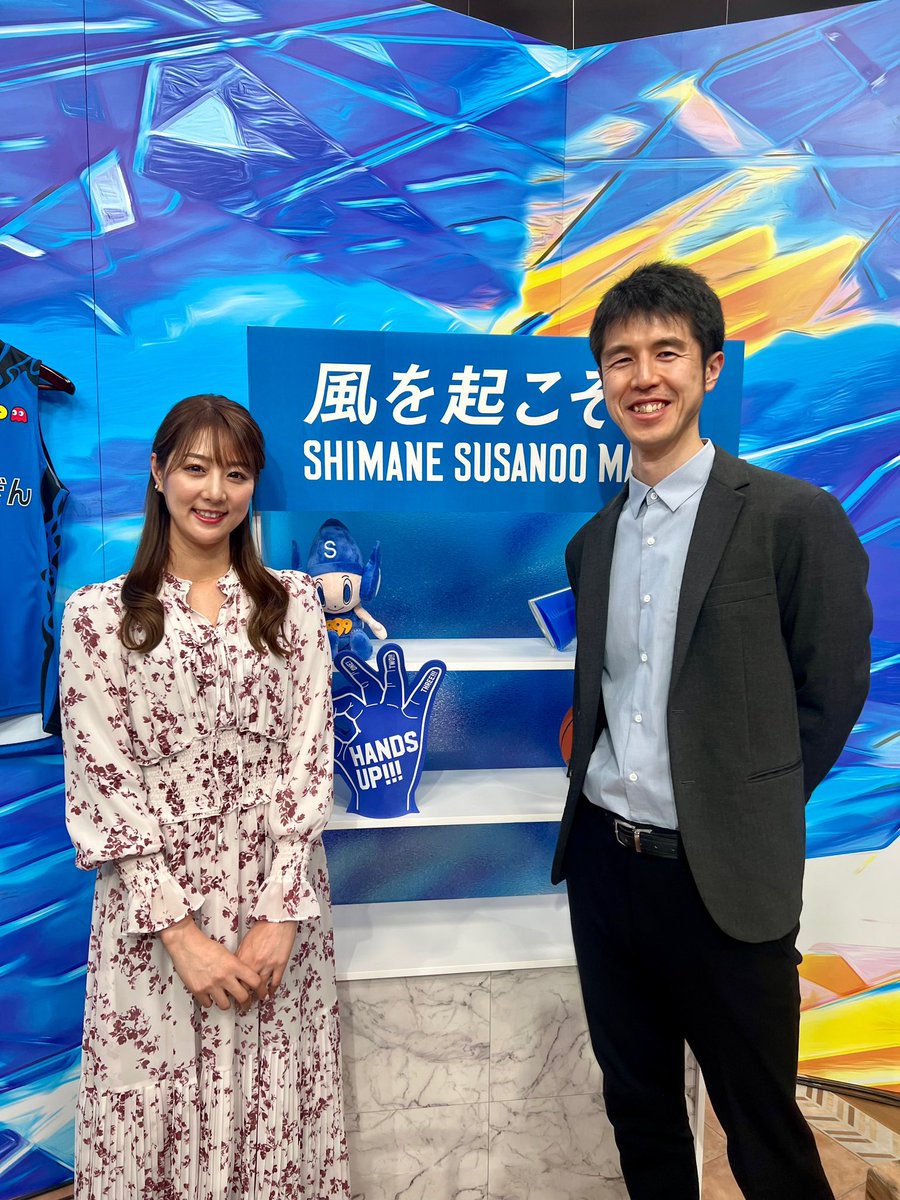 moyoko_sasaki's tweet photo. Bリーグ生中継『島根スサノオマジックvs茨城ロボッツ』ありがとうございました🥰接戦でしたが、勝ちました！！🔥北川選手、マカドゥ選手にもMVPをあげたいっ！これからも応援していきます😊🏀✨優しくて面白い解説の石崎さんと✌️#スサマジtsk #島根スサノオマジック https://t.co/i5g6b5cKTP