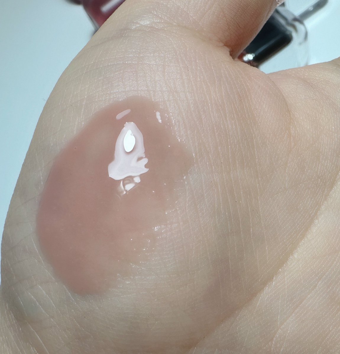 오드타입 시스루 색변한거 같은데 ㅠㅠㅠㅠㅠ 다시
사야하나 ㅠㅠㅠ 근데 변한색 완전 누디립 돼서 이쁘다 이런컬러 내줘요…