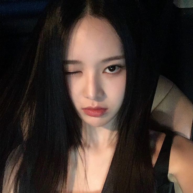 gomnyangjee's tweet photo. well i cant wink but here #nayaselcaday https://t.co/lkWURyGRs6