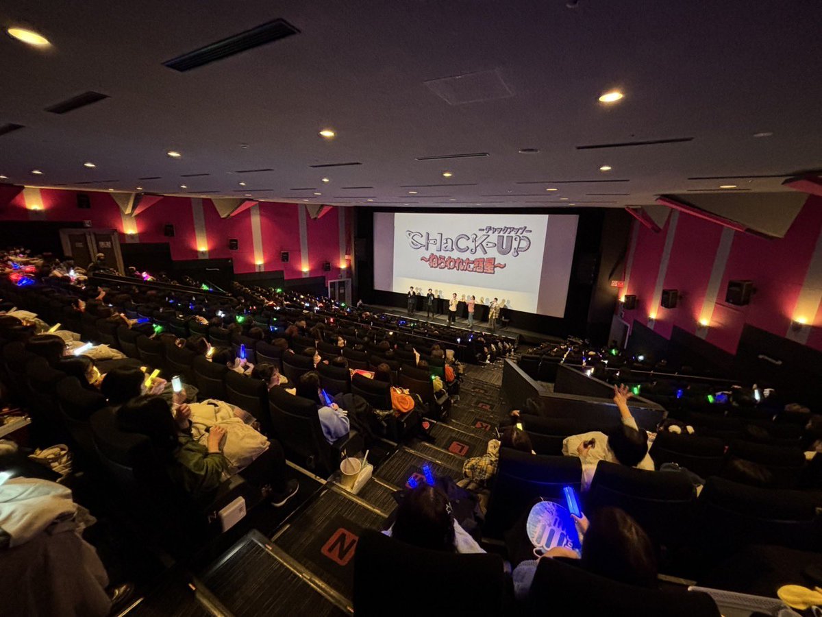 CHaCK-UP メモリートリップ
～勝手にCUFオフ会！～
2部ありがとうございました🚀

この後17:00〜『CHaCK-UP―Episode.0―』上映いたします。

特典ステッカー付きコラボドリンクも引き続き絶賛発売中です🥤

最後までスペーストリップをお楽しみください💫

#CHaCKUP #メモリートリップ