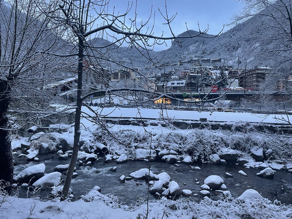 Waking up to lots of overnight snow in Andorra – perfect for a day’s skiing/snowboarding at Encamp ski station, Grandvalira