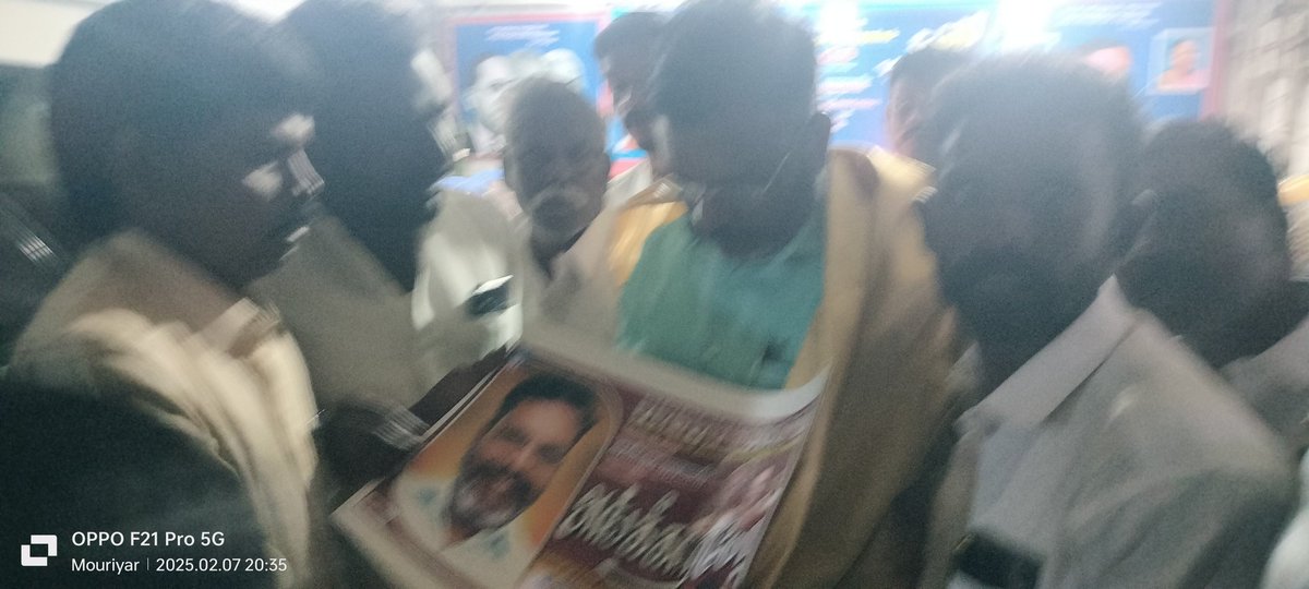 vckmadurai's tweet photo. சென்னையில் தலைவர் அவர்களை தலைமை அலுவலகத்தில் சந்தித்து வாழ்த்து பெற்ற போது
@thirumaofficial @VCKofficial_ @VCK_in https://t.co/OsSU6OgOkA