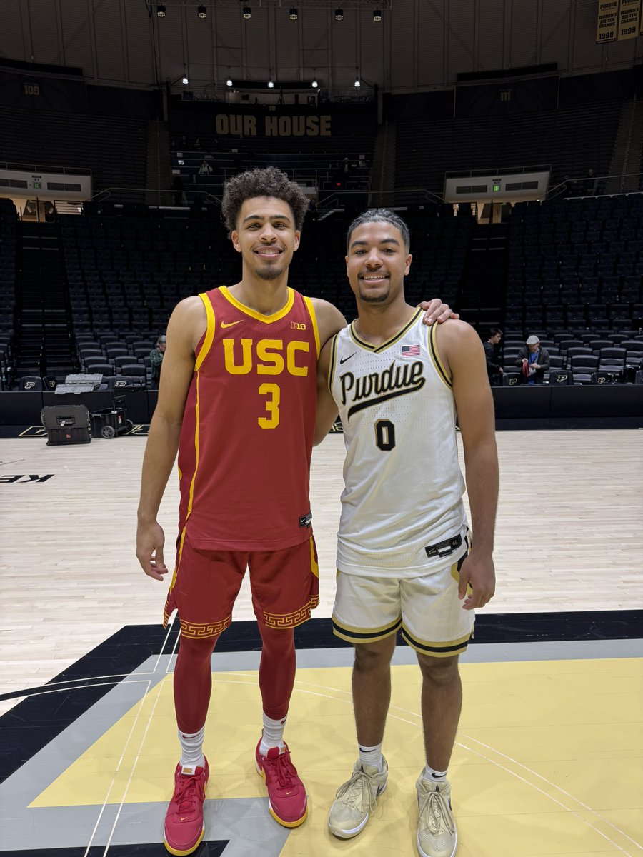 Family affair tonight in Mackey arena as Middlesex Magic alums Matt Knowling (USC) and CJ Cox (Purdue) battled! Amazing to see two Magic greats playing on the biggest stage!

#HighMajorMagic #Boilermakers #Trojans #FOE #B1G #MagicFamily