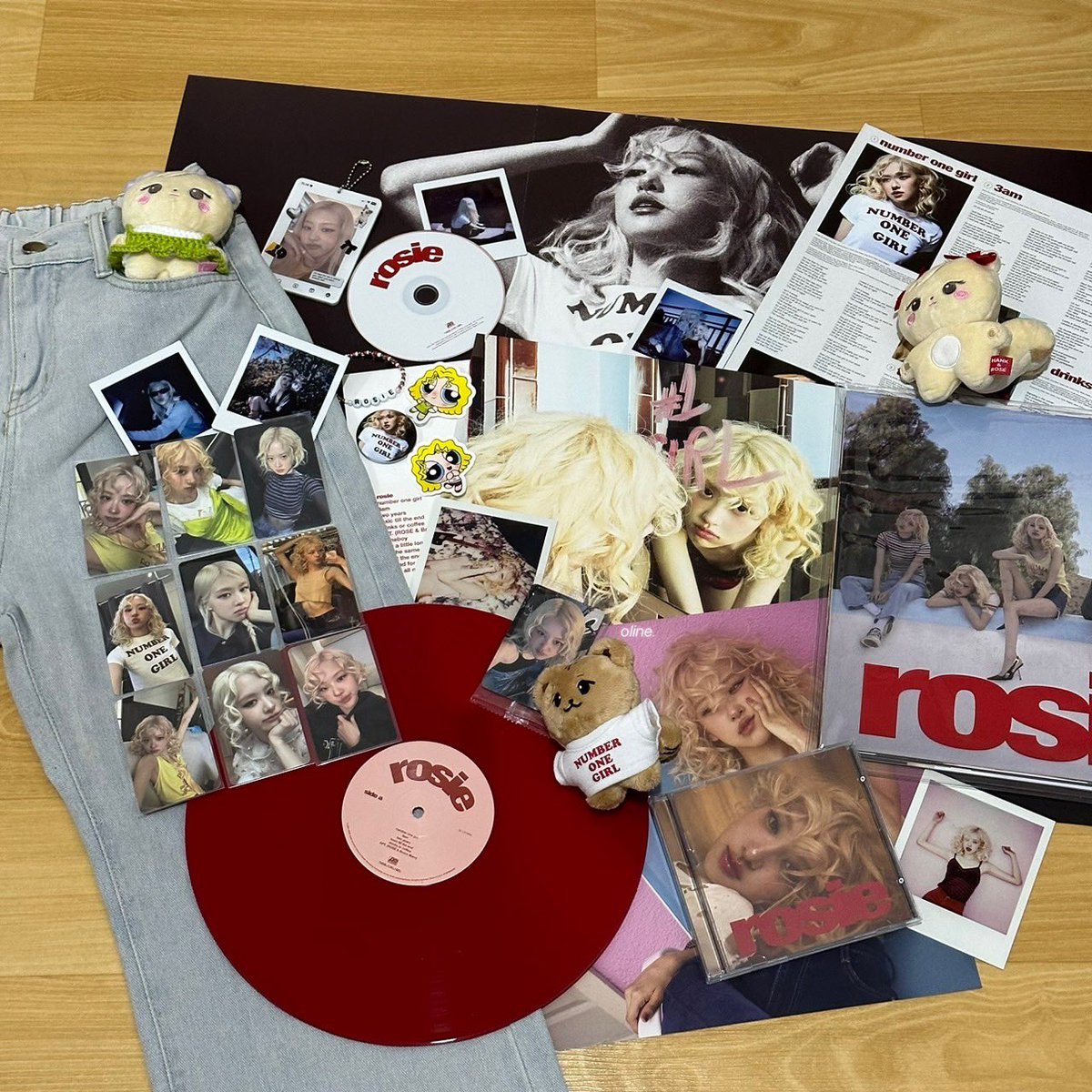 onlinewitholine's tweet photo. pocket full of love, talent, and masterpiece ⋆˙⟡
j &amp; rosie best era, ily guys 4ever <3

left pocket                             right pocket https://t.co/7wPbceie2U