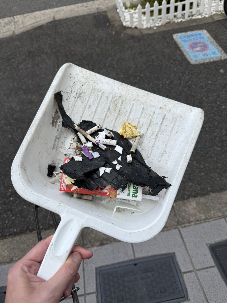 お客様を外でお出迎えの前に
事務所の周りのゴミ拾いを

道路にタバコとかゴミ捨てる人は
賃貸物件の申込みが
全て3番手になりますように。