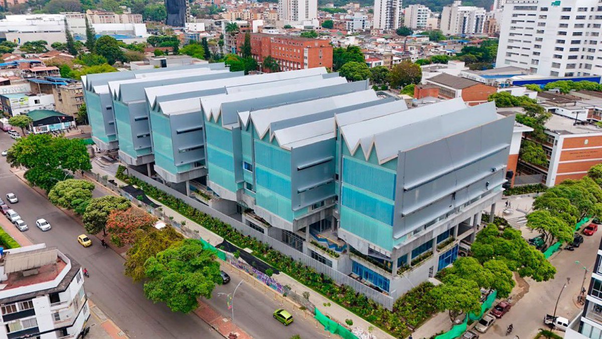 Le entregué a Bucaramanga uno de los edificios más bellos del país. Un templo del saber y de la investigación científica, ciencias de la salud y de la vida. 

Educación superior pública y gratuita.