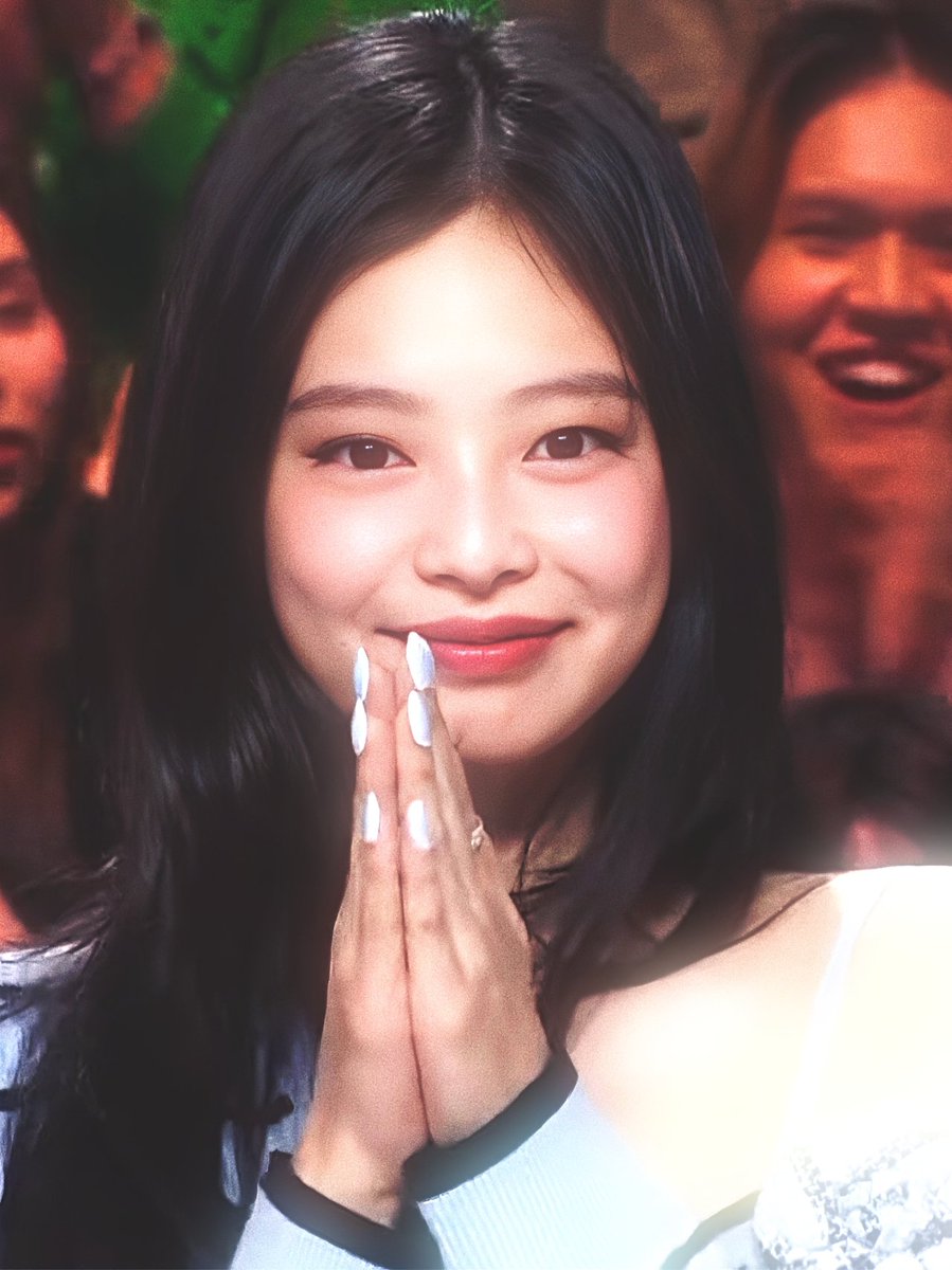 jnkcvnty's tweet photo. her. https://t.co/CFnEubk24t