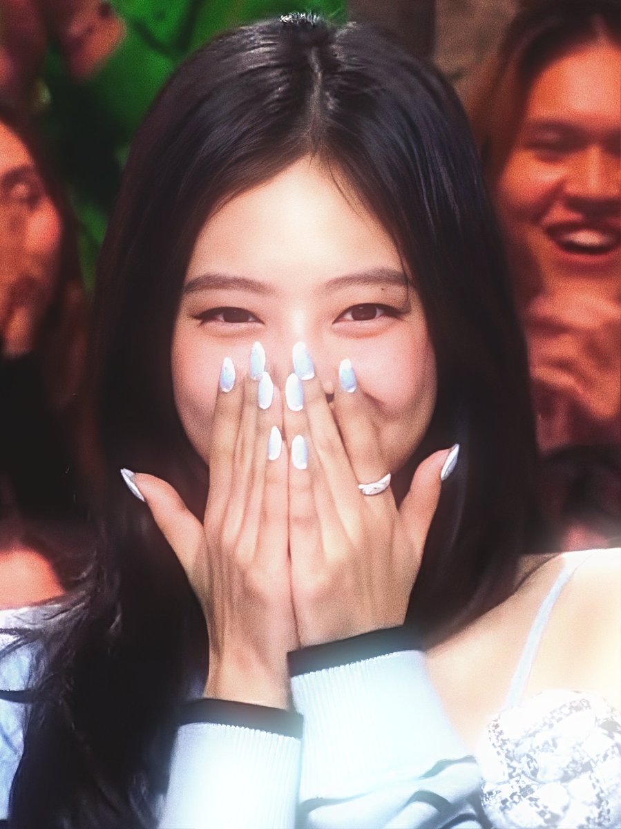 jnkcvnty's tweet photo. her. https://t.co/CFnEubk24t